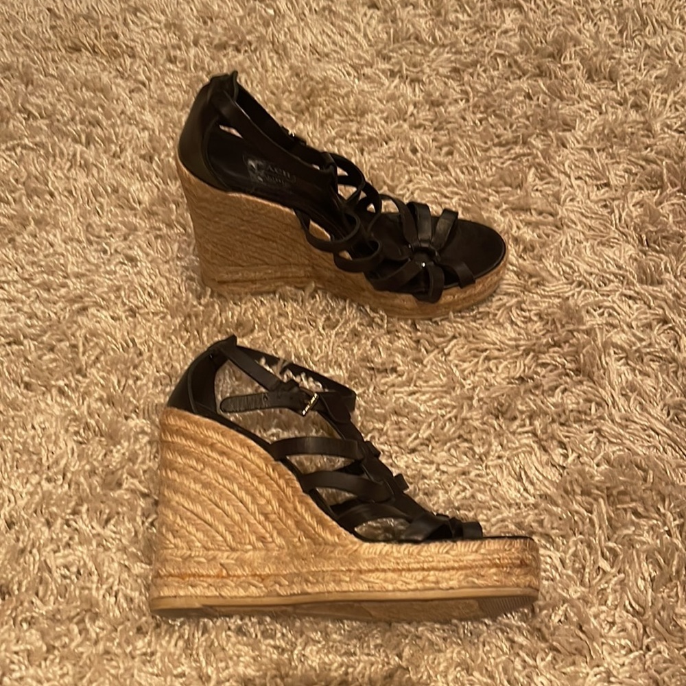 Coach sandals size 7, new never worn